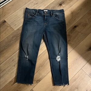 🛑 1 hour sale. Hudson, size 32, collin crop distressed jeans